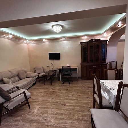 Apartment In Centre Evn 耶烈万 外观 照片