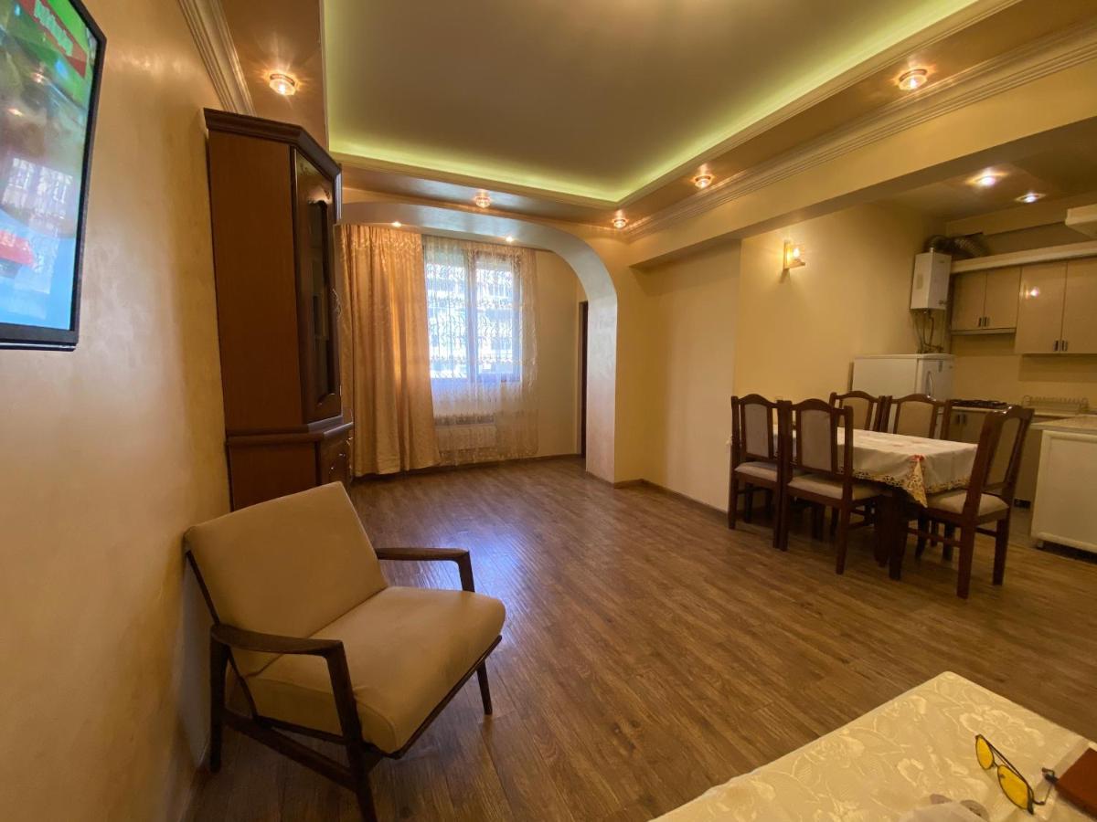 Apartment In Centre Evn 耶烈万 外观 照片