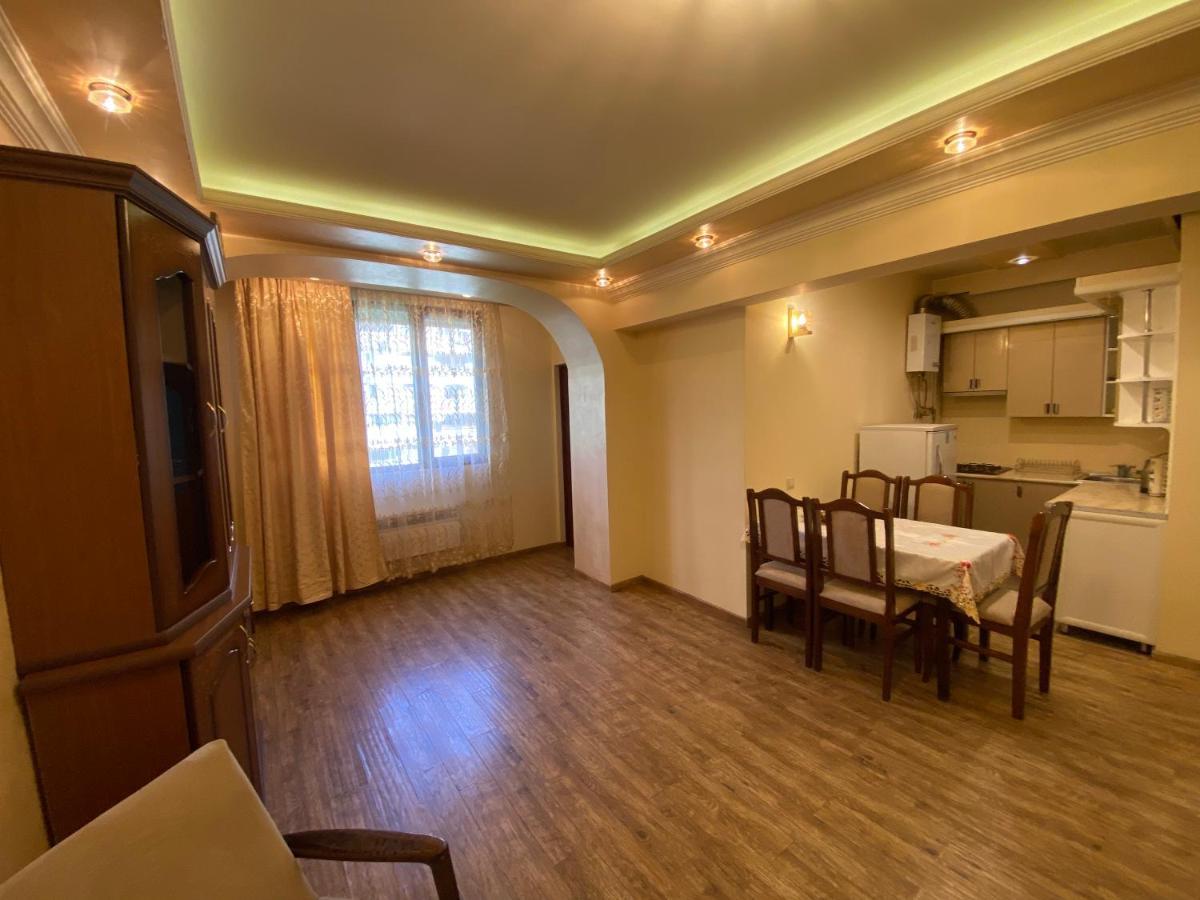 Apartment In Centre Evn 耶烈万 外观 照片