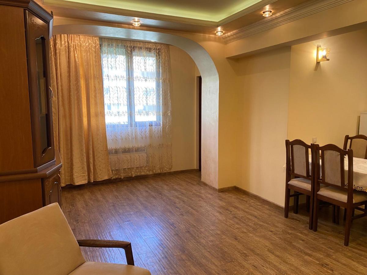 Apartment In Centre Evn 耶烈万 外观 照片