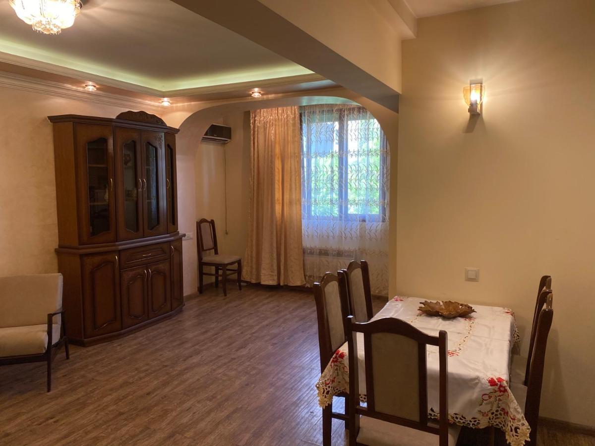 Apartment In Centre Evn 耶烈万 外观 照片